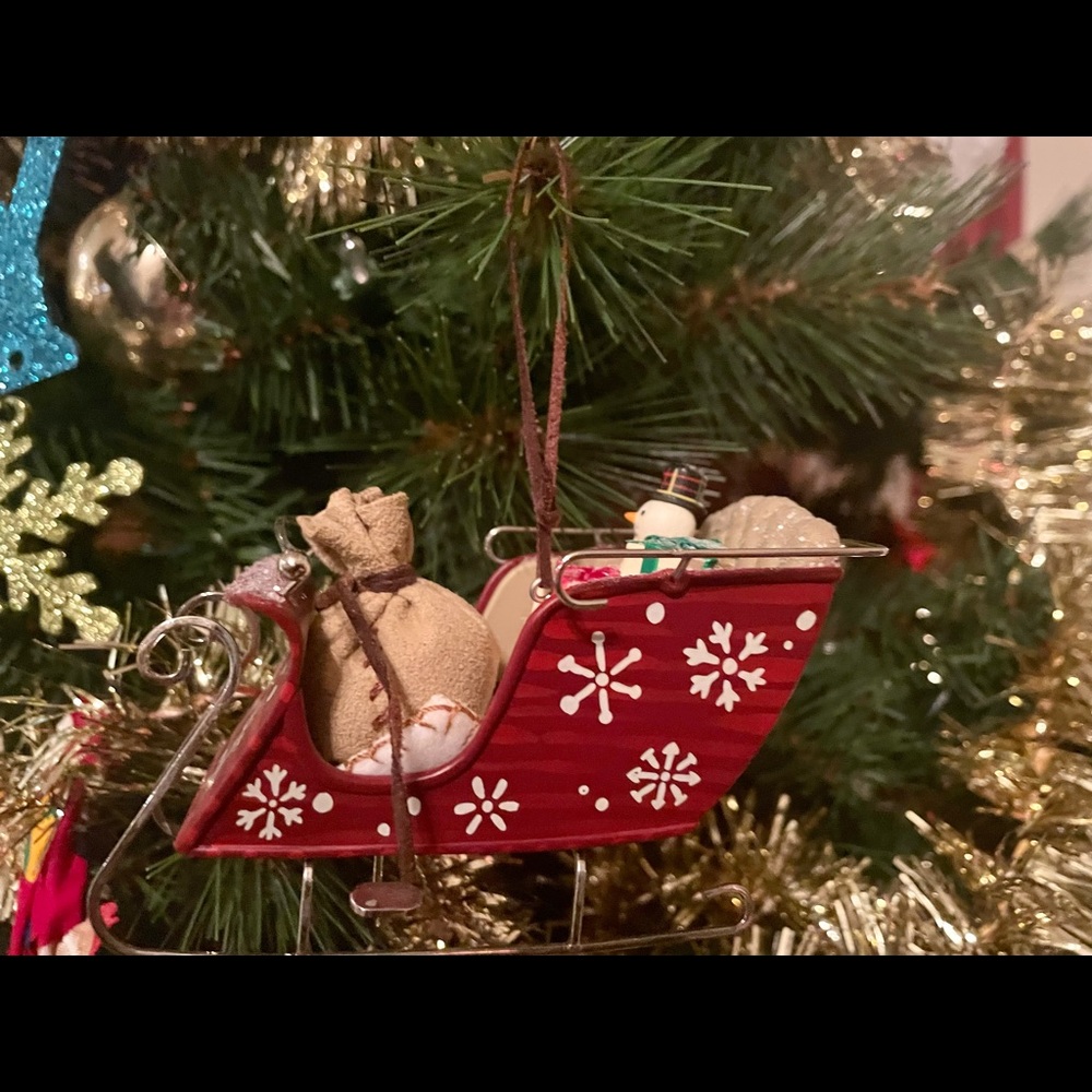 Hallmark Keepsake Ornament : Santa’s Magic Sleigh (2003)
